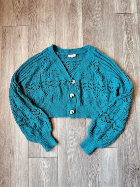debut Cropped Textured Cardigan